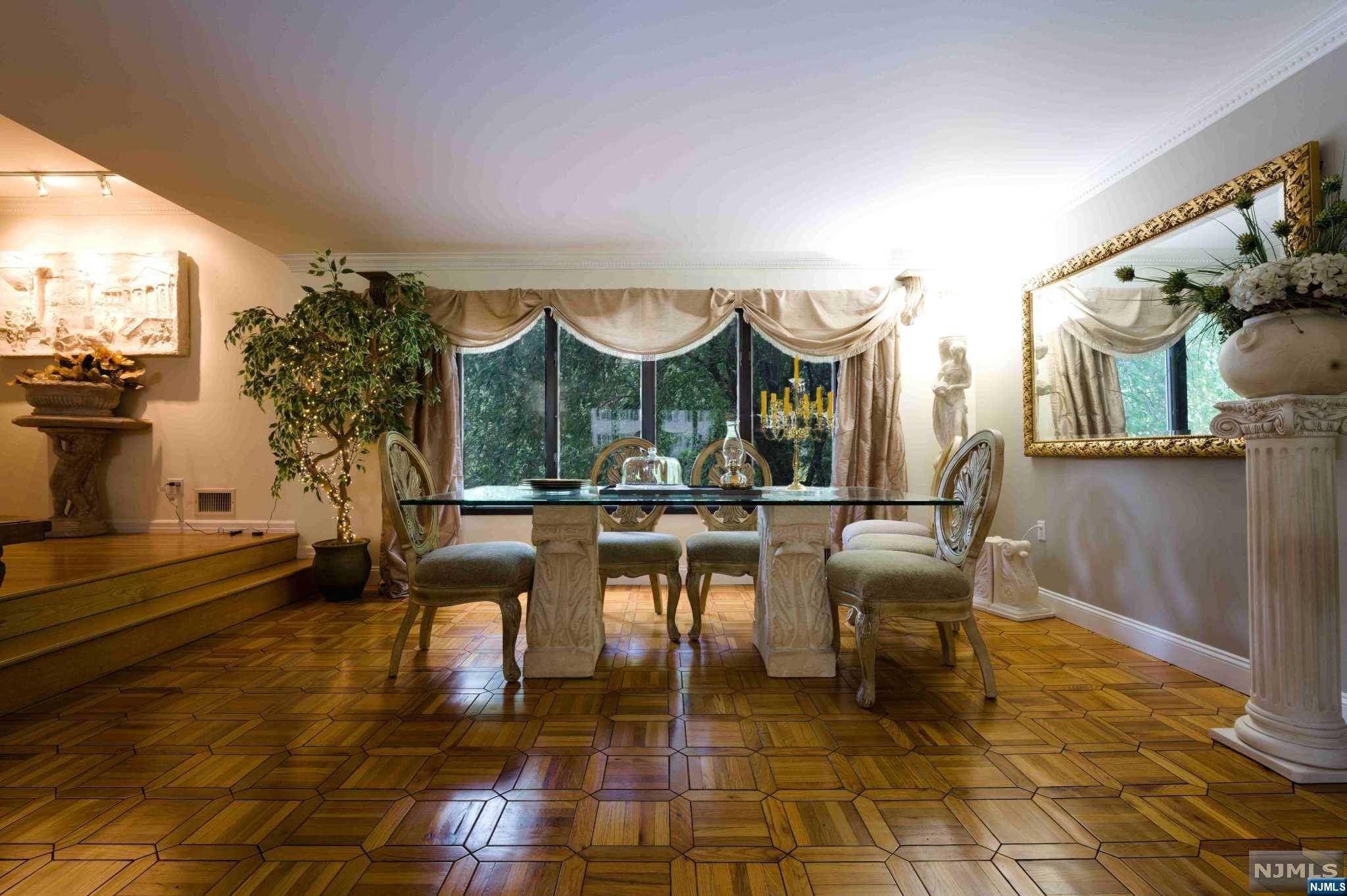 Norwood, NJ 07648,36 Millbrook CIR