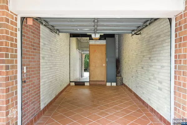 Teaneck, NJ 07666,4 Whitman CT