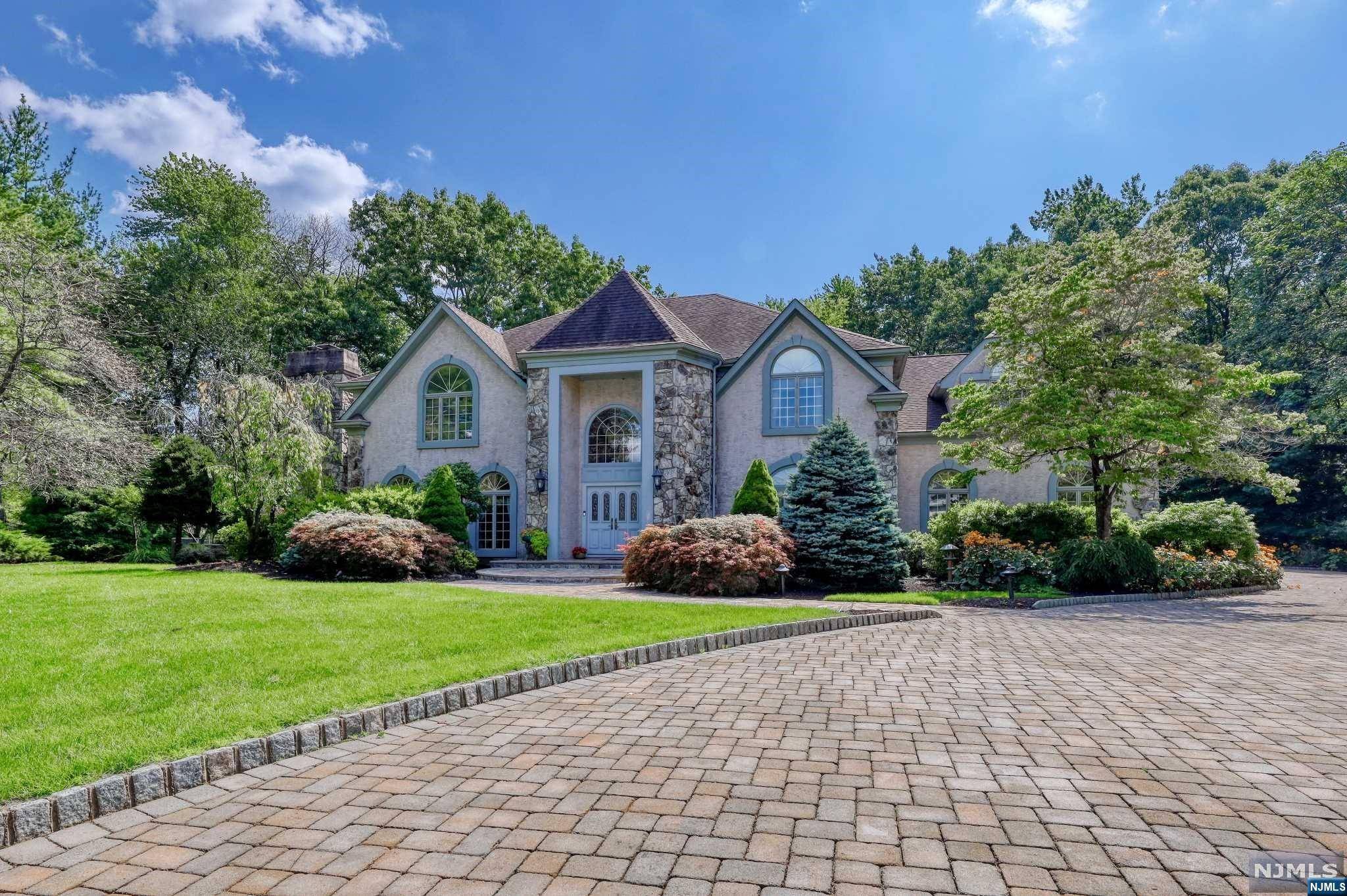Franklin Lakes, NJ 07417,762 Barnstable LN