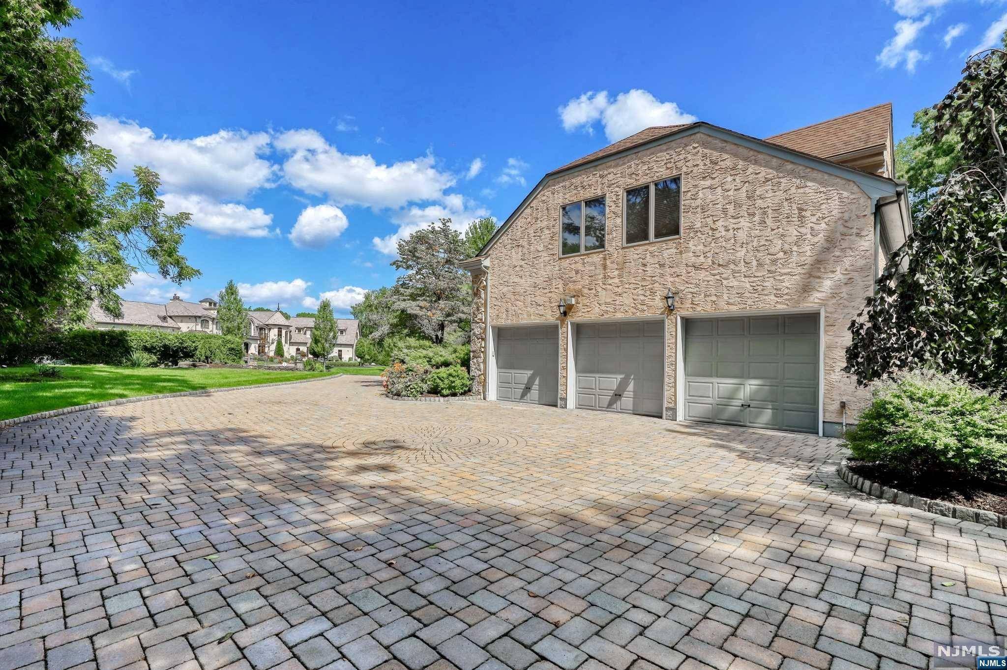 Franklin Lakes, NJ 07417,762 Barnstable LN