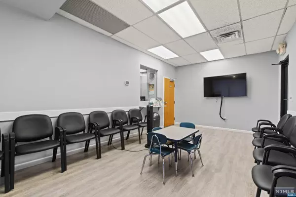Teaneck, NJ 07666,111 Galway PL