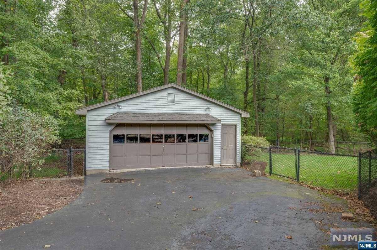 Ramsey, NJ 07446,41 Fawn Hill CT