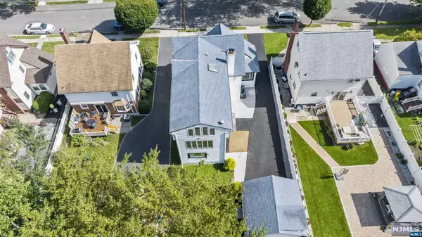 Teaneck, NJ 07666,292 Gifford PL