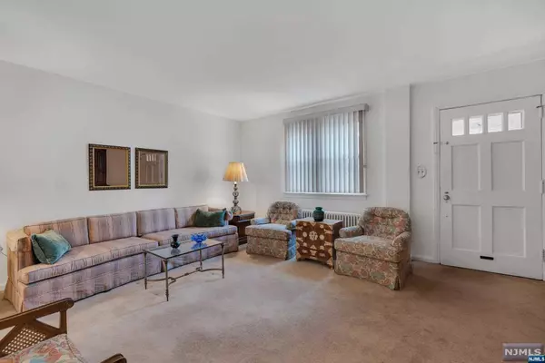 Teaneck, NJ 07666,552 Beverly RD