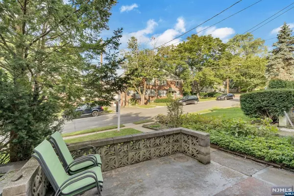 Teaneck, NJ 07666,552 Beverly RD