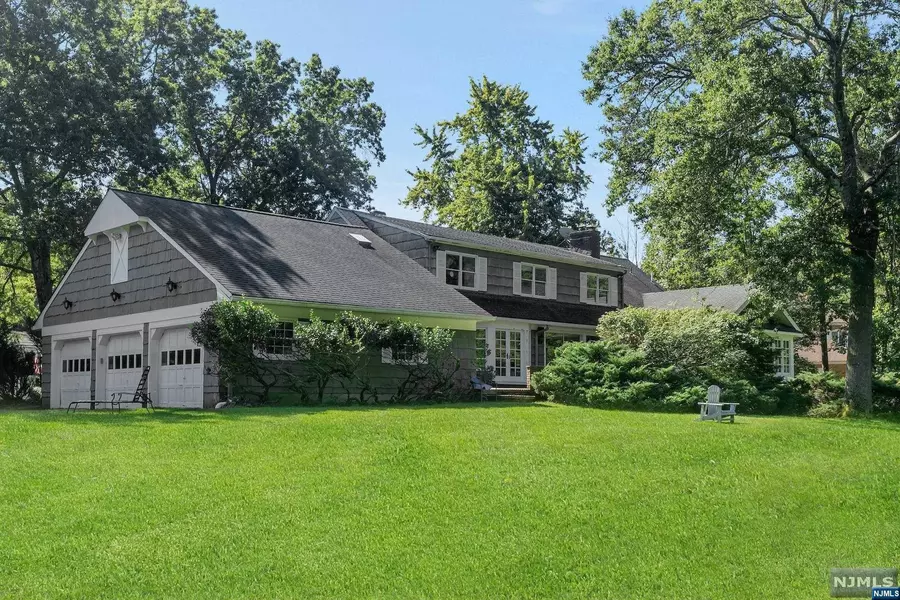 344 Briarly DR, Franklin Lakes, NJ 07417