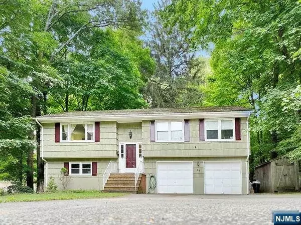 52 Harriot AVE, Harrington Park, NJ 07640