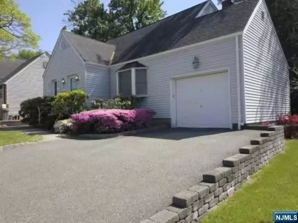 91 Central AVE, Rochelle Park, NJ 07662