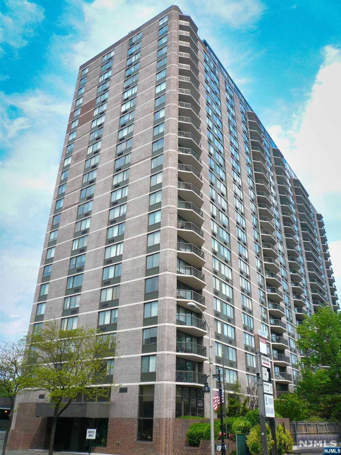 Cliffside Park, NJ 07010,770 Anderson AVE #8B