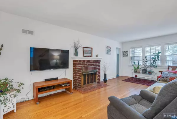 Teaneck, NJ 07666,687 Kent AVE