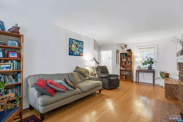 Teaneck, NJ 07666,687 Kent AVE