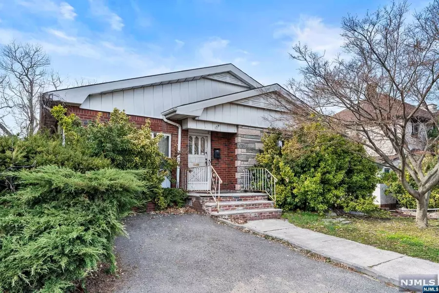 139 Morningside LN, Palisades Park, NJ 07650