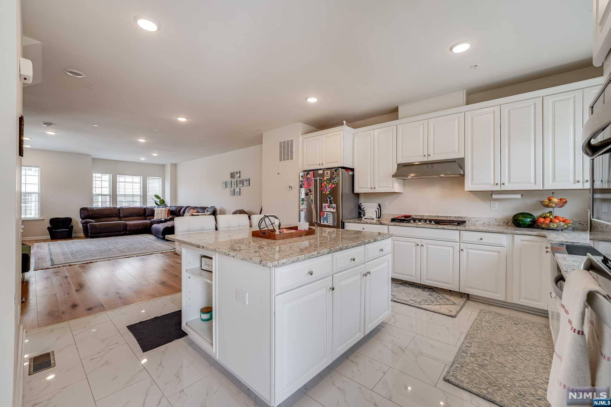 Livingston, NJ 07039,17 Braeburn CT