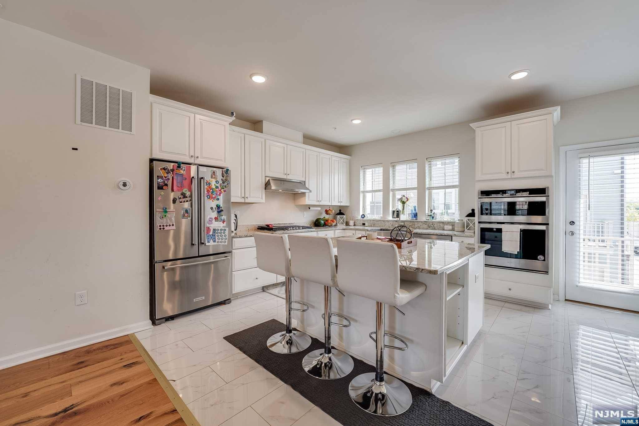 Livingston, NJ 07039,17 Braeburn CT
