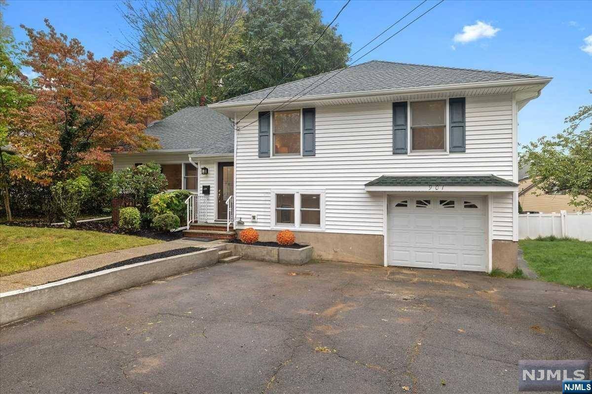 Oradell, NJ 07649,901 Oradell AVE