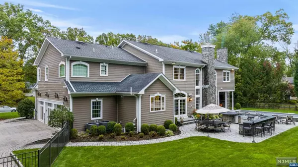 Old Tappan, NJ 07675,4 Heritage RD