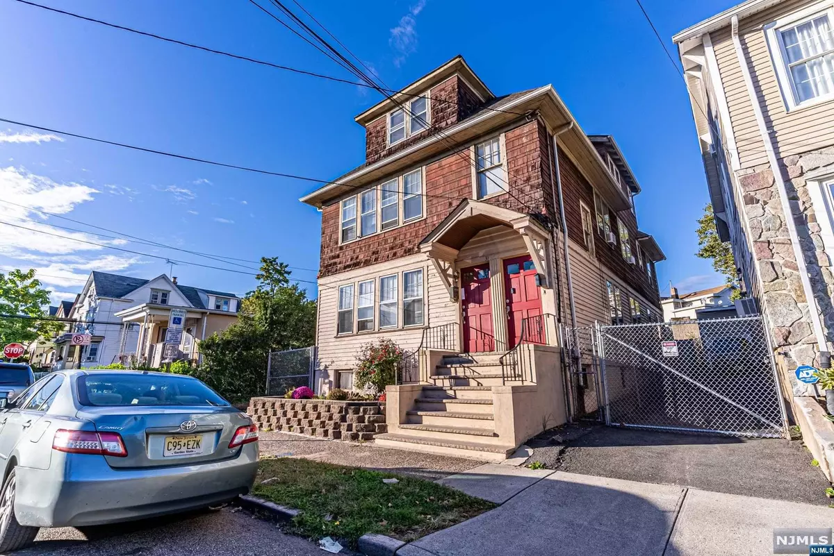 Paterson, NJ 07513,31-33 19th AVE