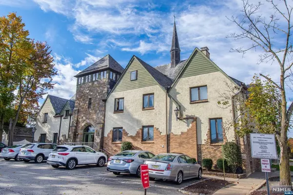 33 Diamond Spring RD #1B, Denville Township, NJ 07834