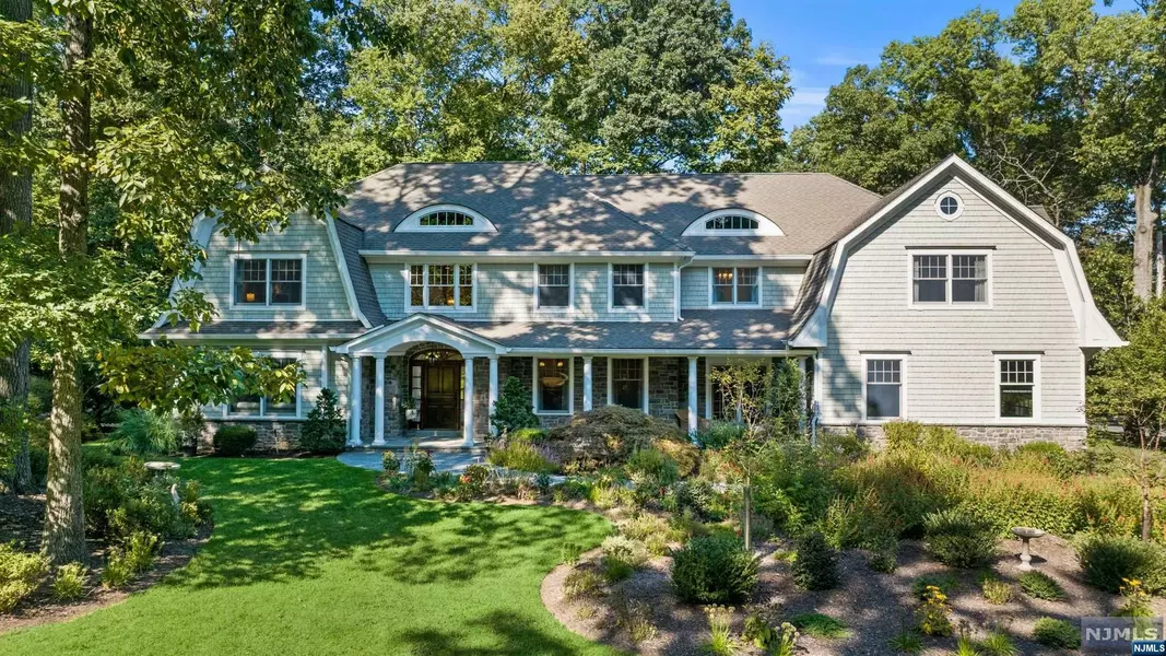 569 Cresthaven RD, Wyckoff, NJ 07481