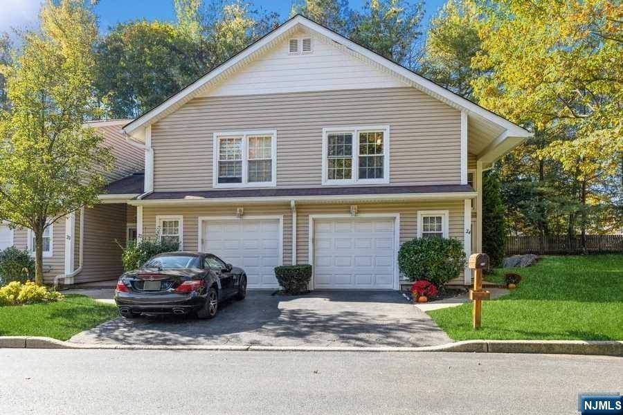Allendale, NJ 07401,24 Crestwood Mews