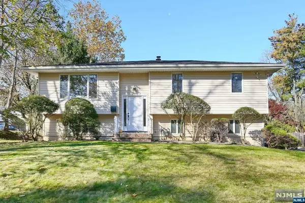 384 Lafayette RD, Harrington Park, NJ 07640