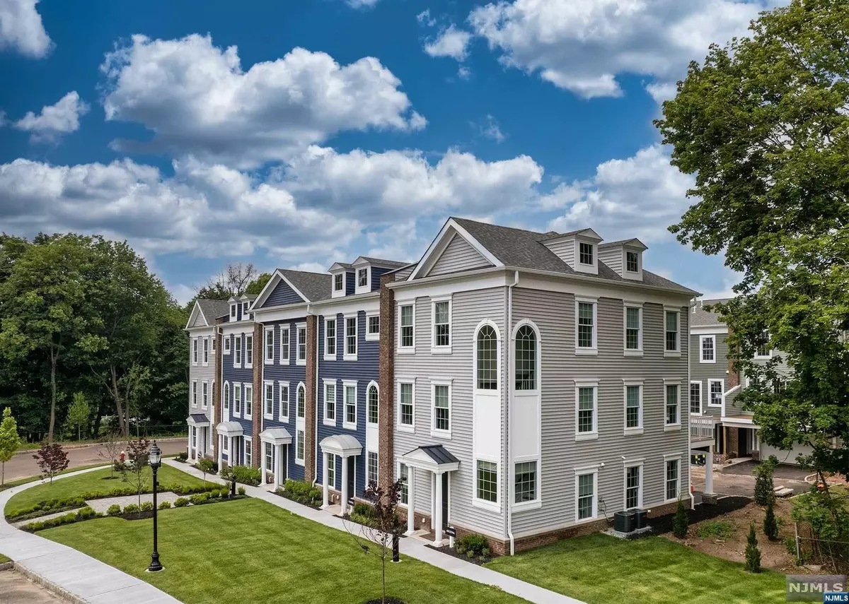 Teaneck, NJ 07666,49 Parkside LN