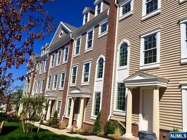 Teaneck, NJ 07666,63 Parkside LN