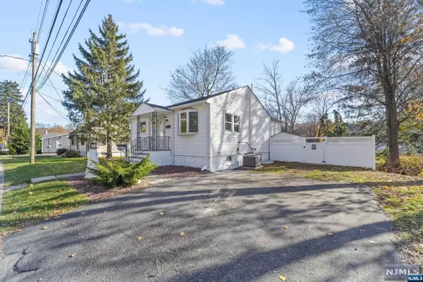 Bloomingdale, NJ 07403,31 Oak ST