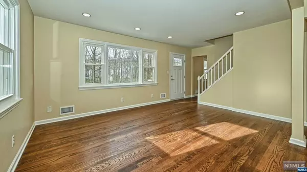 Bloomingdale, NJ 07403,18 Sally ST