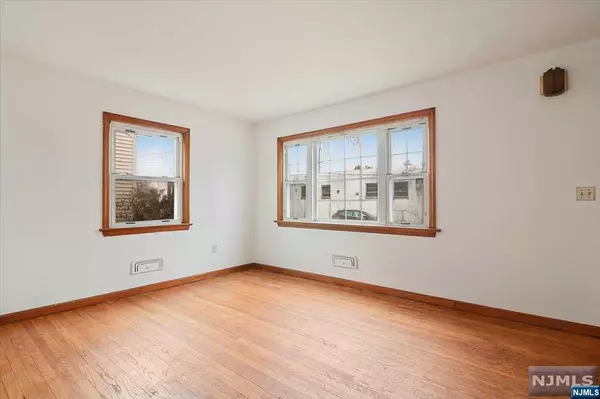 Woodland Park, NJ 07424,10 Ray AVE