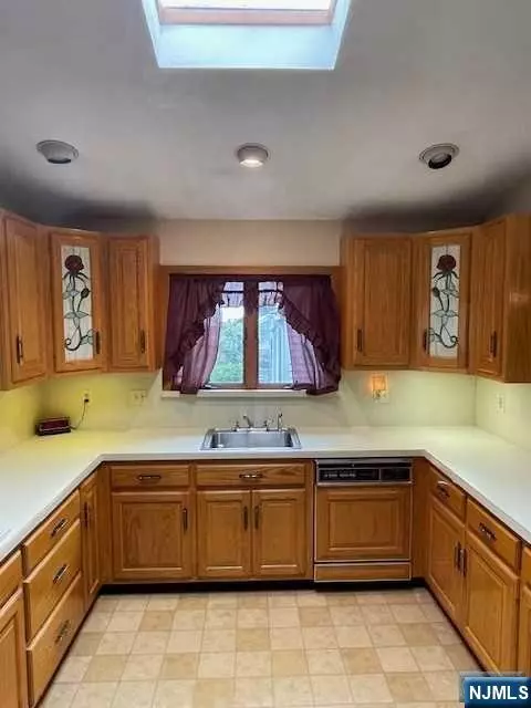 Teaneck, NJ 07666,431 Claremont AVE