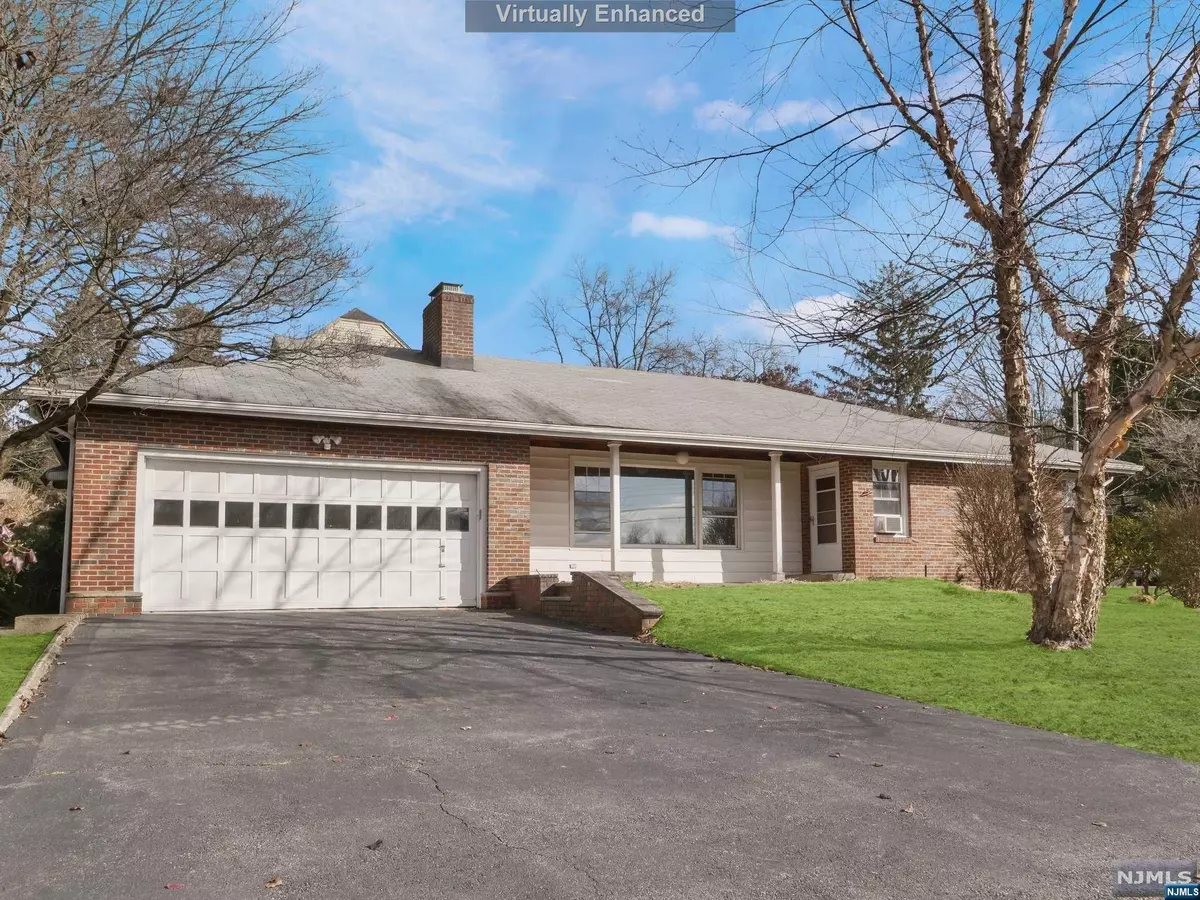 Boonton Township, NJ 07005,2 Crestfield RD