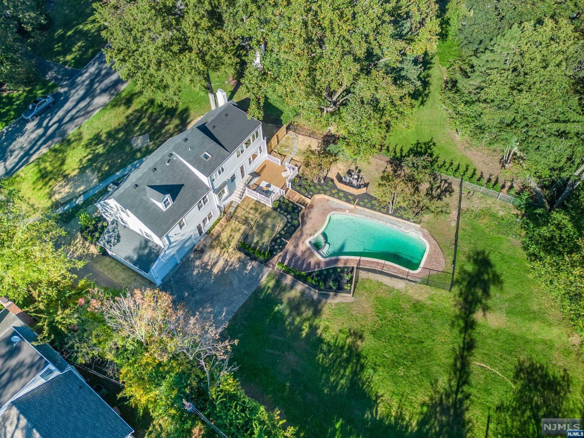 28 Woodmont RD, Montclair, NJ 07043