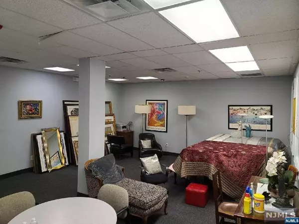 Norwood, NJ 07648,463 Livingston ST #202