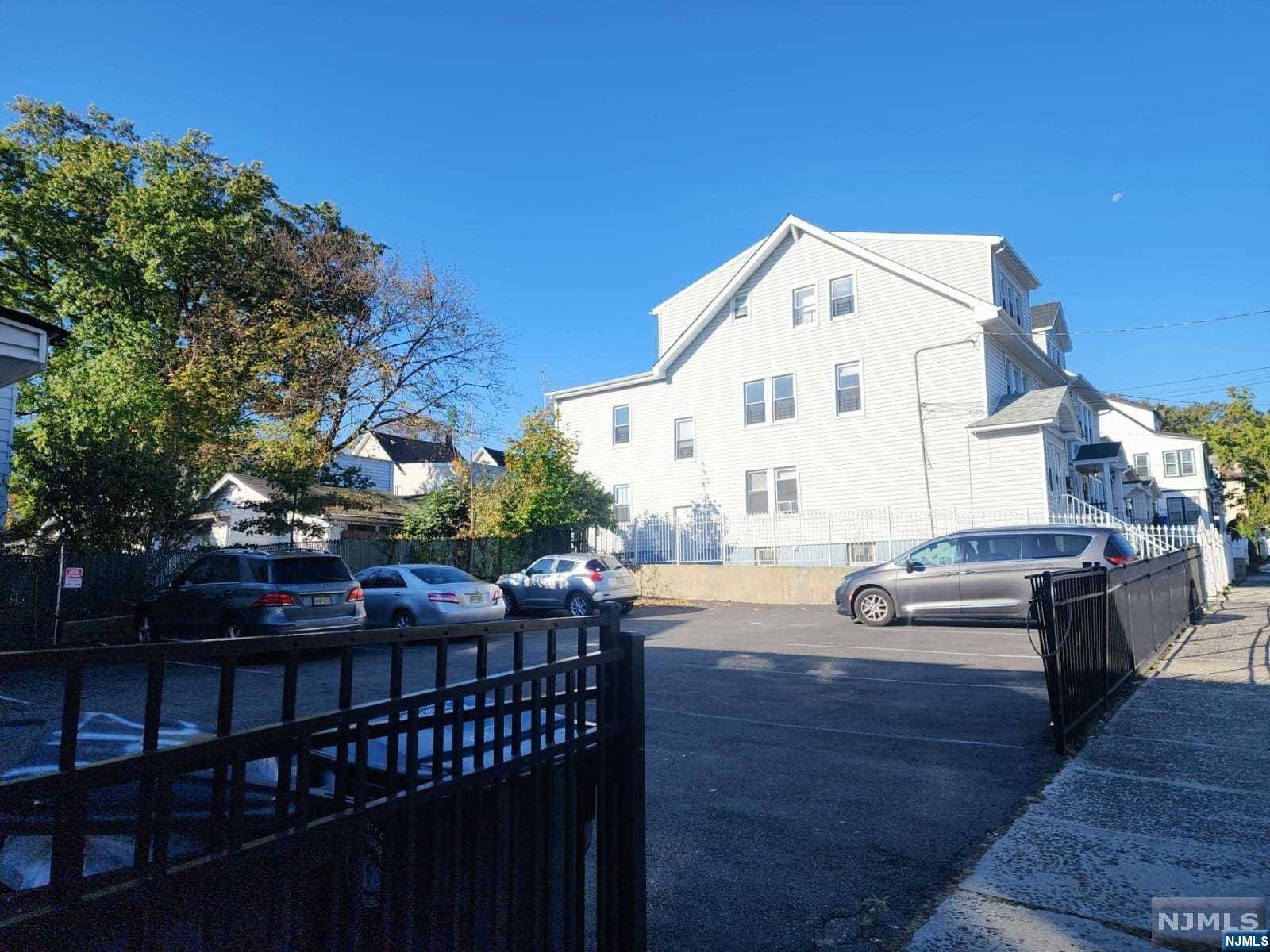 Newark, NJ 07106,219-221 Stuyvesant AVE