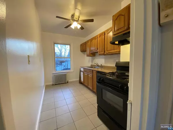 Teaneck, NJ 07666,140 W Englewood AVE #5B