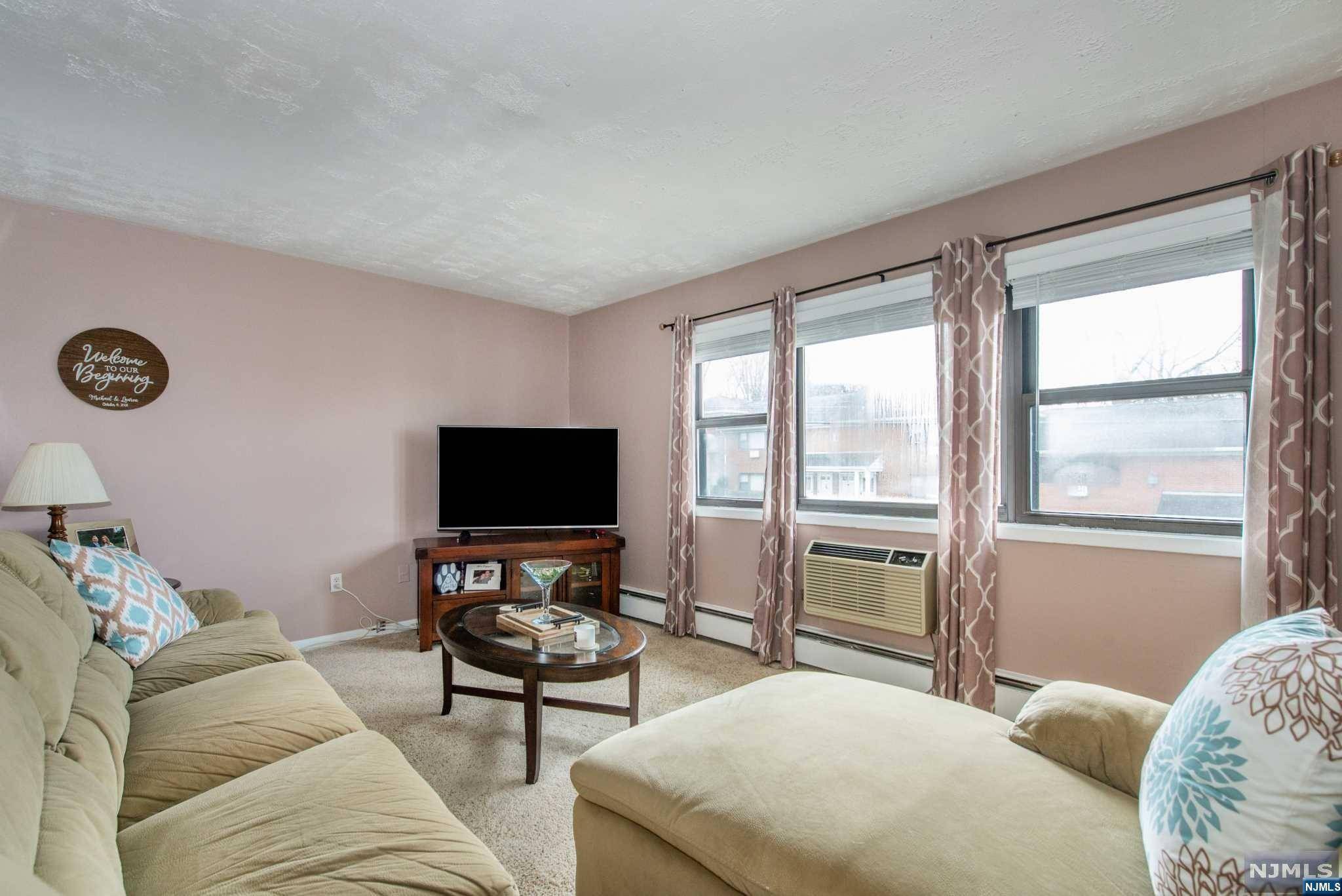 Little Falls, NJ 07424,5 Colonial DR