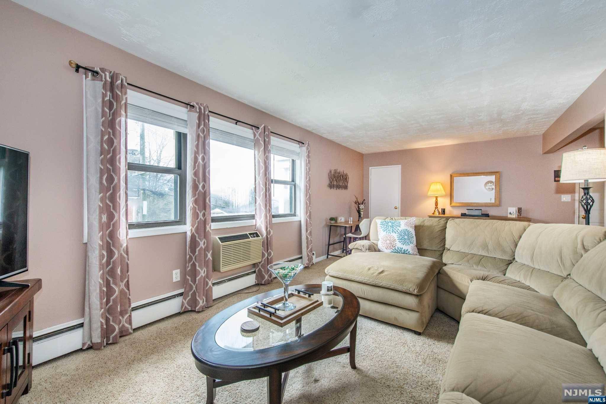 Little Falls, NJ 07424,5 Colonial DR