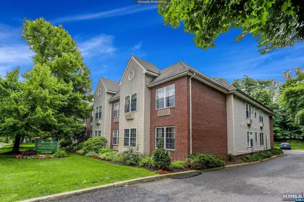 Westwood, NJ 07675,25 Crest ST #113