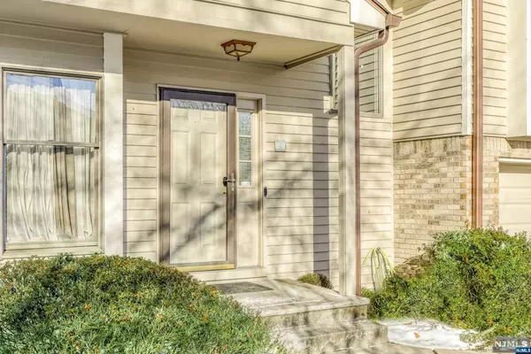 Franklin Lakes, NJ 07417,27 Bentley DR