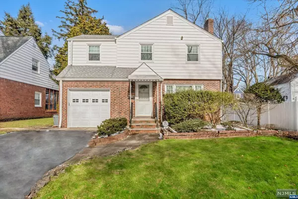 121 Minell PL, Teaneck, NJ 07666