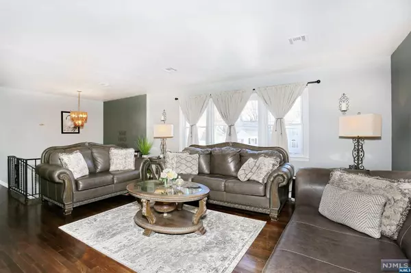 Teaneck, NJ 07666,186 Hargreaves AVE
