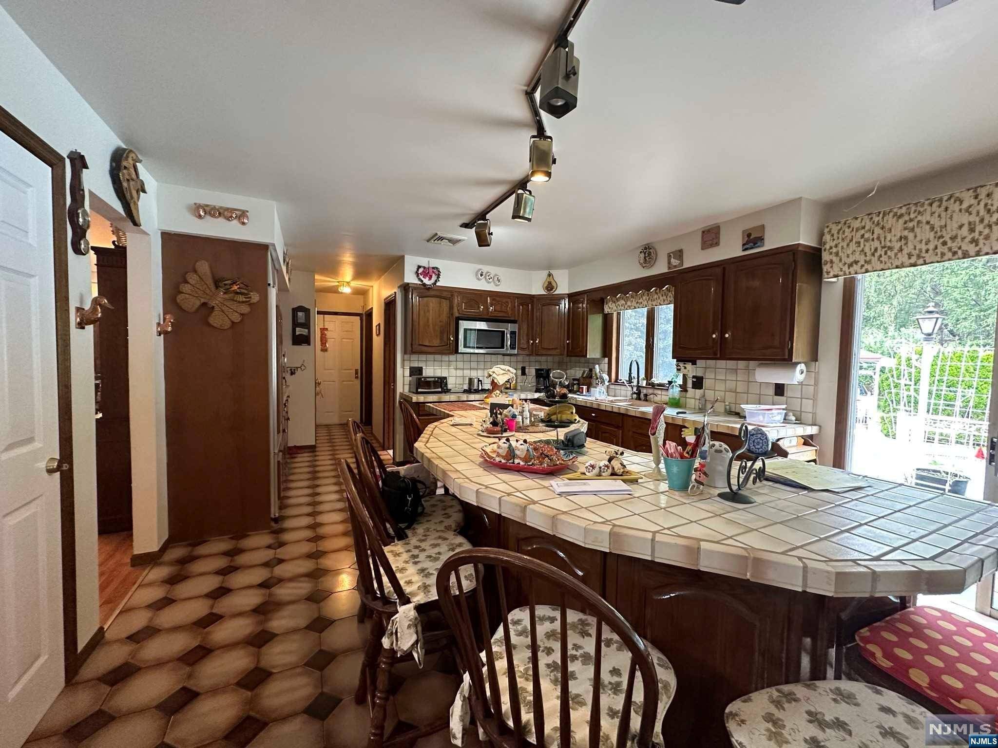 Old Tappan, NJ 07675,11 Klein CT