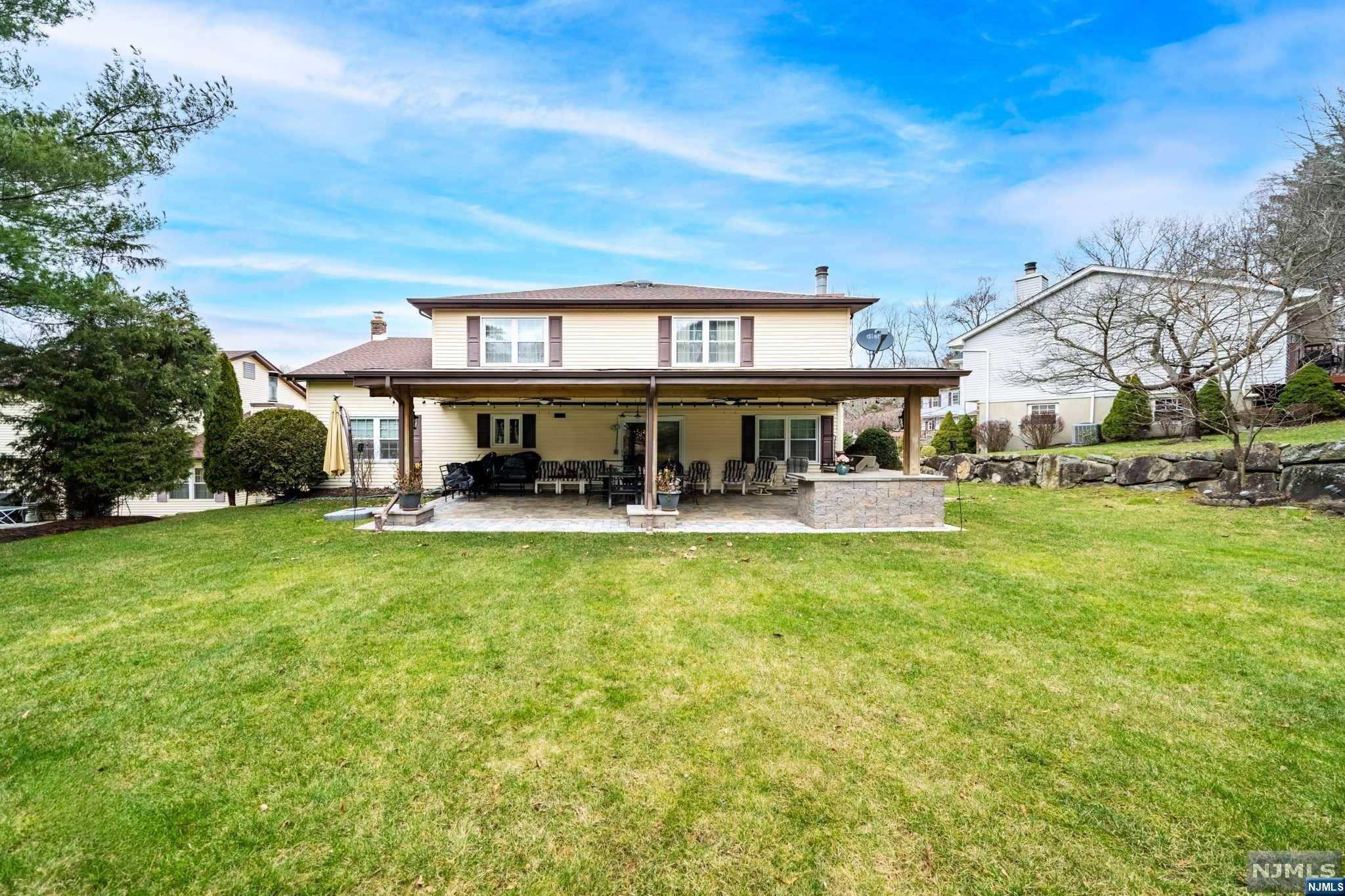 10 Gary PL, Wanaque, NJ 07465