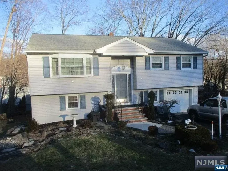 42 Thornton DR, North Haledon, NJ 07508