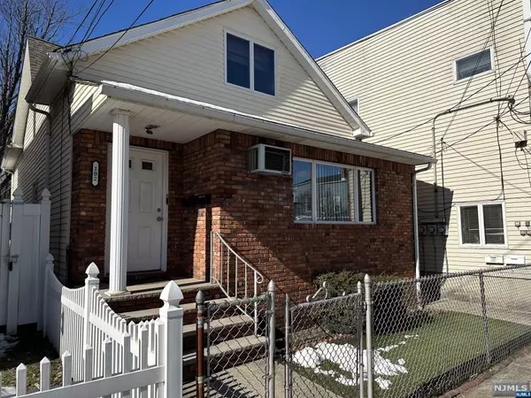 102 Wallington AVE, Wallington, NJ 07057