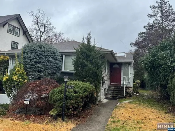 Leonia, NJ 07605,105 Oaktree PL