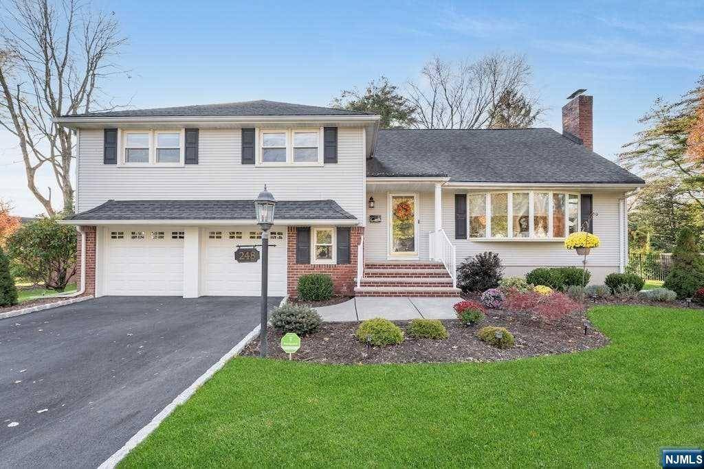 248 Country Club DR, Oradell, NJ 07649
