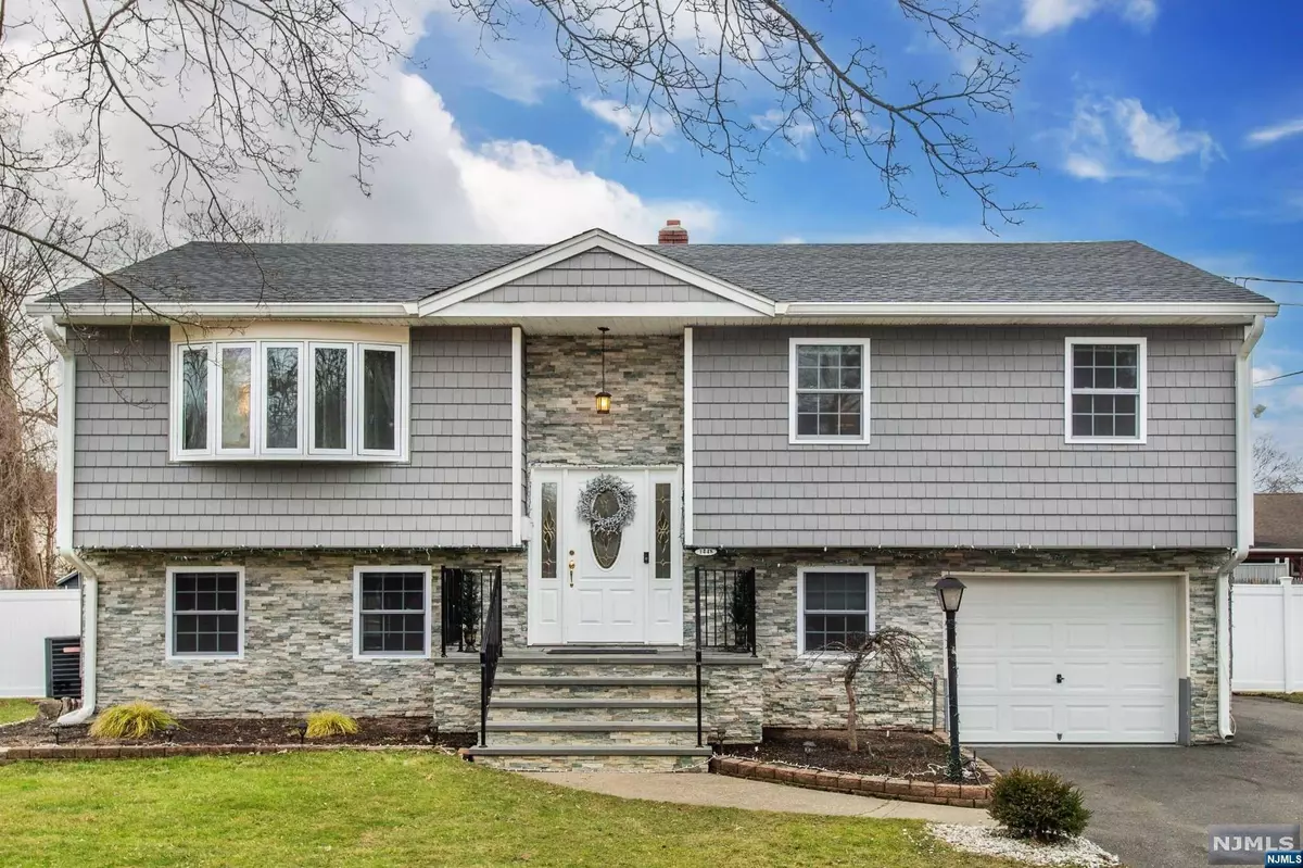 Pompton Lakes, NJ 07442,1448 Riveredge DR