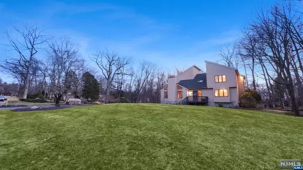 Franklin Lakes, NJ 07417,642 Orchard LN